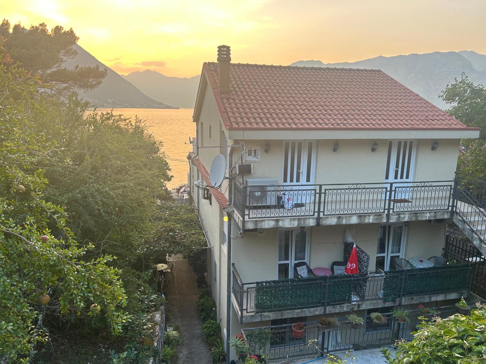 Studio On The Coast, With A View Of The Sunrise,Free We-Fi Kotor Eksteriør billede