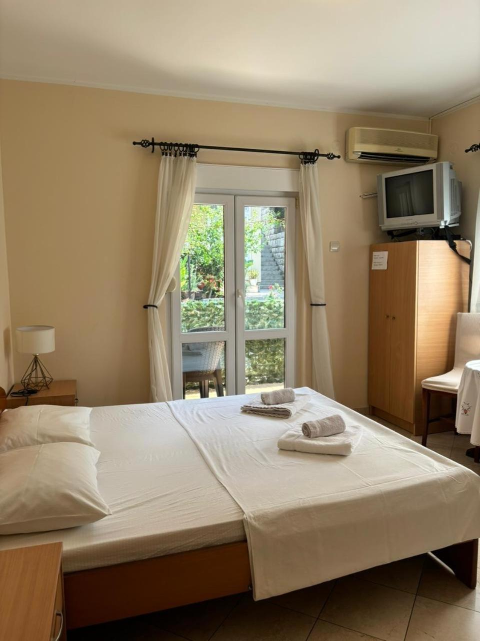 Studio On The Coast, With A View Of The Sunrise,Free We-Fi Kotor Eksteriør billede